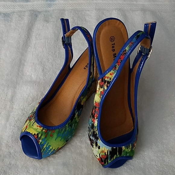 Sandals - Picture 2 of 4